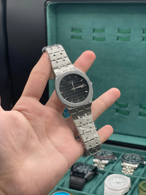GUCI Silver Stainless Steel Black Textured Dial Luxury Watch – Sport Edition