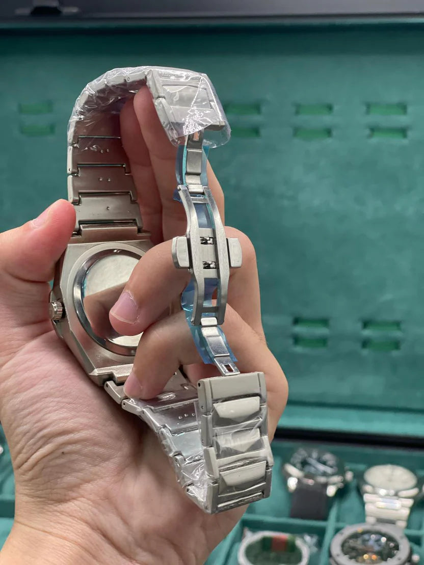 HB Silver Chain Black Plain Dial Watch – Luxury Sport Stainless Steel Edition