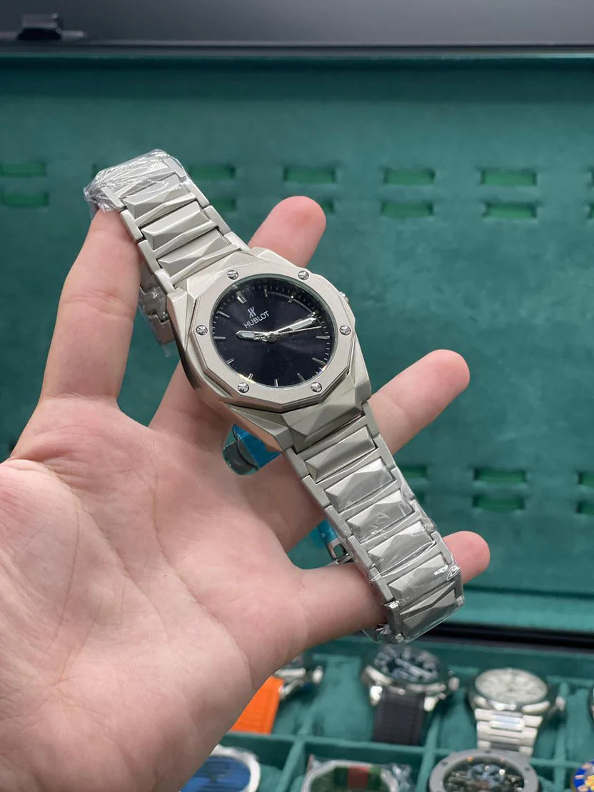 HB Silver Chain Black Plain Dial Watch – Luxury Sport Stainless Steel Edition