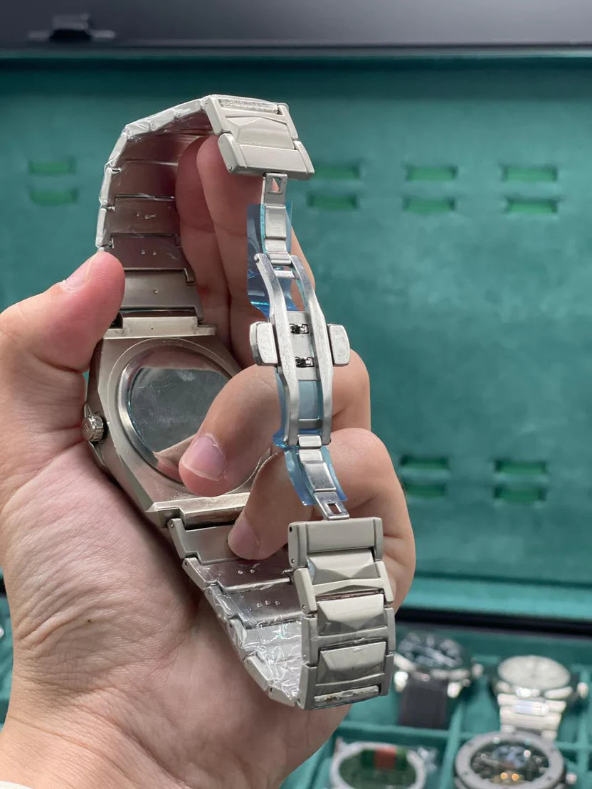 HB Silver Chain Blue Diamond Cut Dial Watch – Luxury Sport Edition